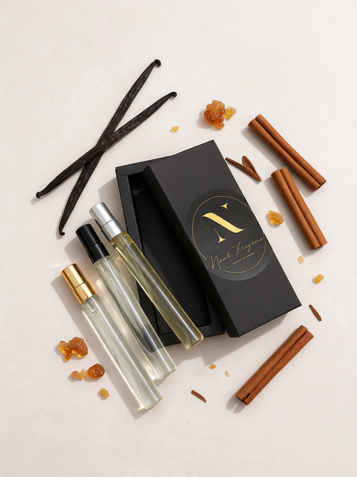 Duftset 3 × 10 ml Flatlay mit Vanille, Zimt und Amber